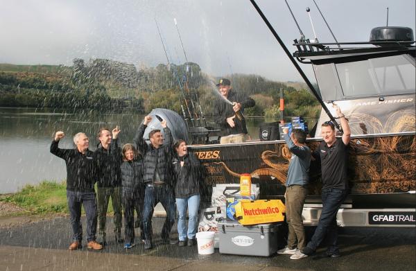 Prize Boat Handover2